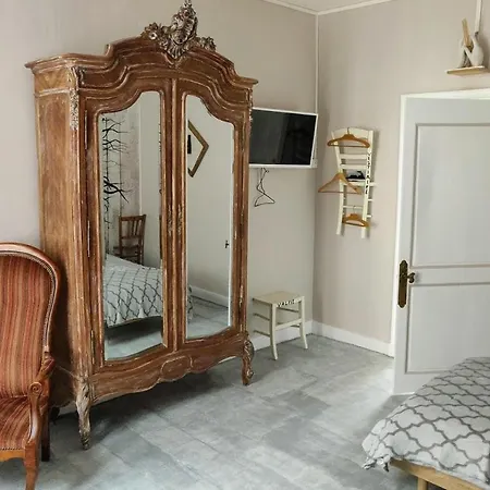 Chez Florence Et Sylvain De Frühstückspension Loudun